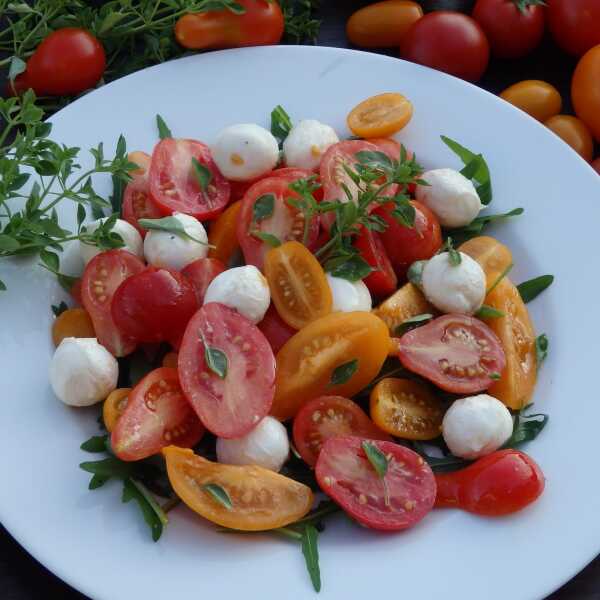 Mini caprese na rukoli