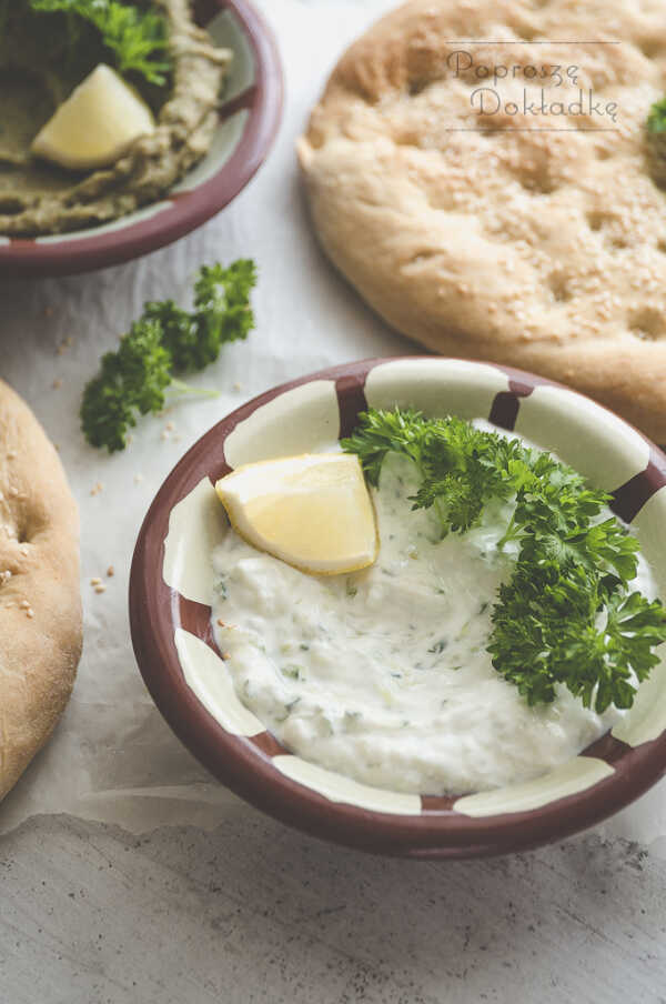 Tzatziki – grecki sos z jogurtu i ogórka