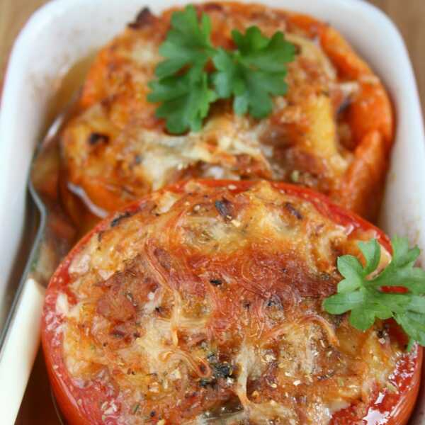 Pieczone pomidory z ziemniakami i makrelą