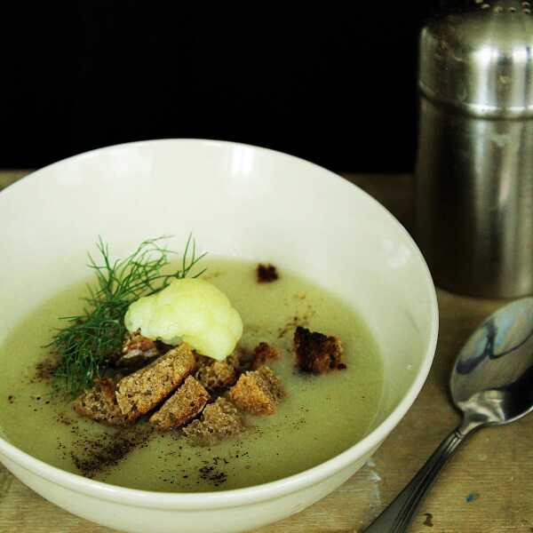 Zupa krem z kalafiora z chrzanem i grzankami razowymi