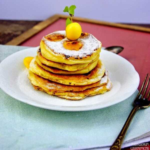 Owocowe pancakes na śmietanie