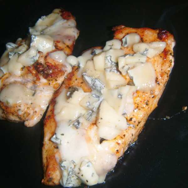 Filety z kurczaka z niebieskim serem pleśniowy