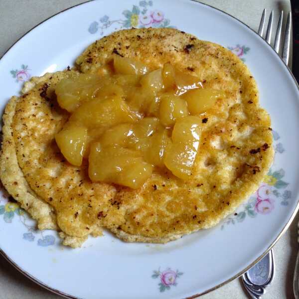 Omlet ze skarmelizowaną śliwką / omelette with carmelised plum 
