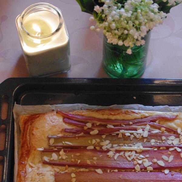 Ciasto francuskie z rabarbarem i migdałami / French pastry rhubarb almond cake