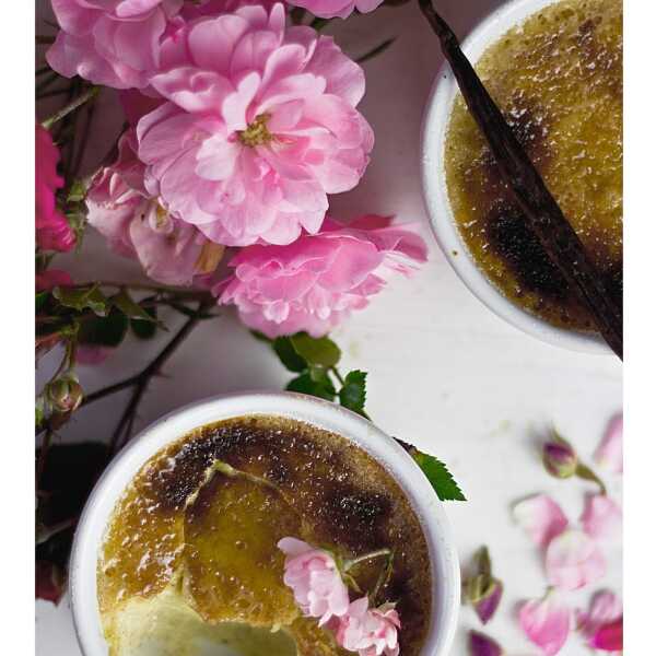 Różany crème brûlée