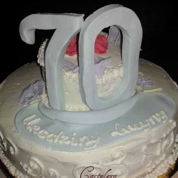 Tort urodzinowy z okazji okrągłej liczby