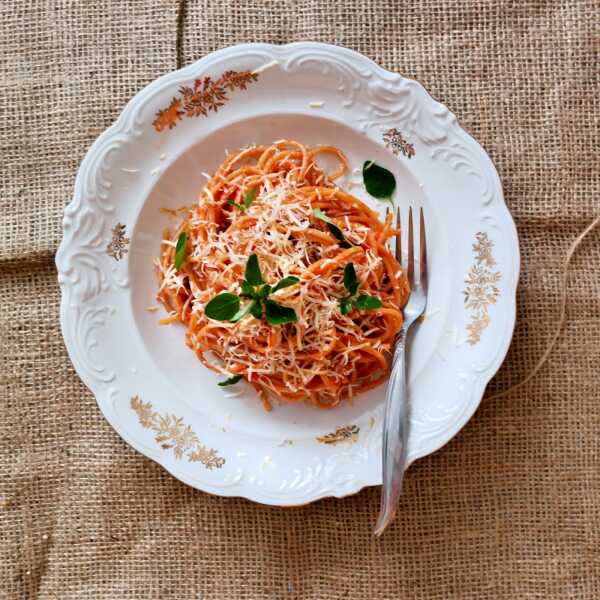 Najprostsze spaghetti w sosie pomidorowym