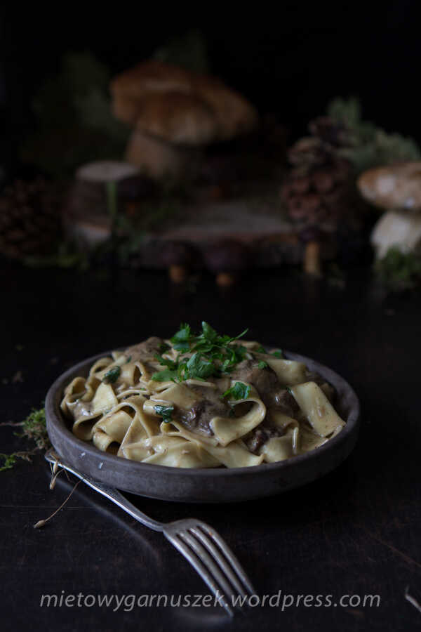 TAGLIATELLE W SOSIE ŚMIETANOWO BOROWIKOWYM