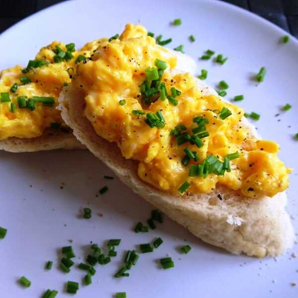 Angielska jajecznica czyli scrambled eggs