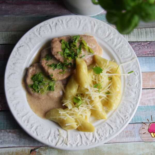 Polędwiczki wieprzowe w sosie chrzanowym