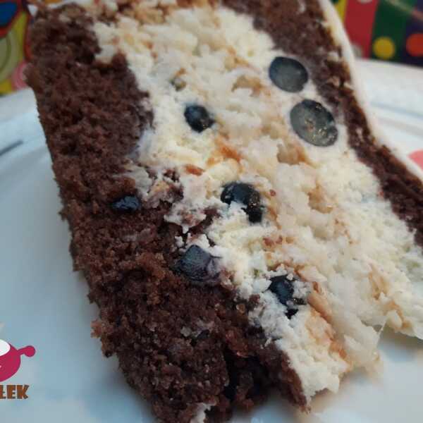 Tort czekoladowo-kokosowy z borówkami