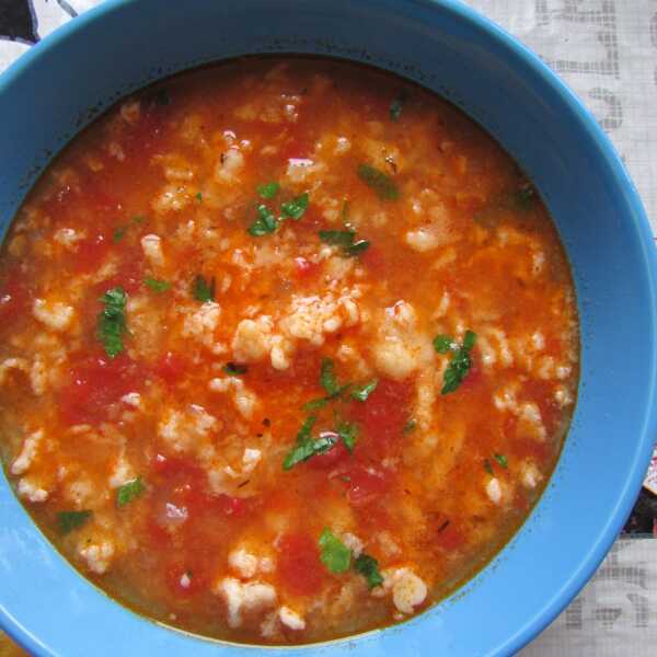 Zupa pomidorowa z lanymi kluseczkami