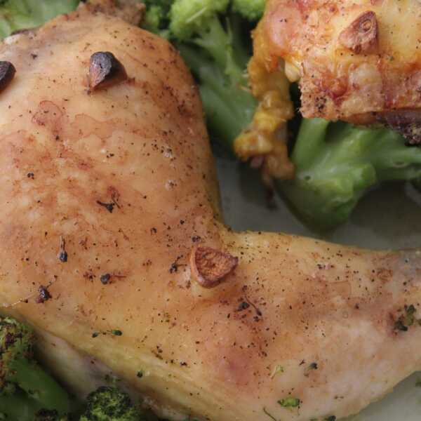 Kurczak czosnkowy z brokułami