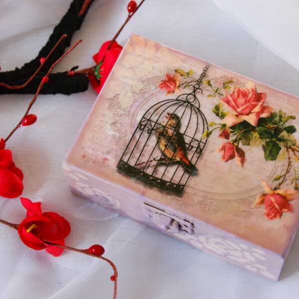 Pudełko 'Ptaszek w klatce z różami'