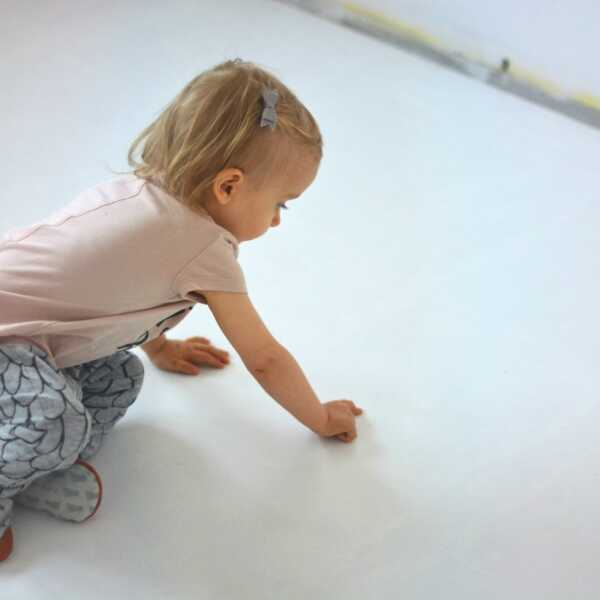 Projekt 'POKÓJ BRATA I SIOSTRY' (cz. 2) - biała podłoga w pokoju dziecięcym (+ nasze wpadki)