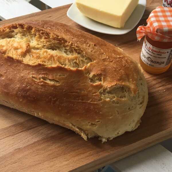 Chleb pszenny z chrupiącą skórką
