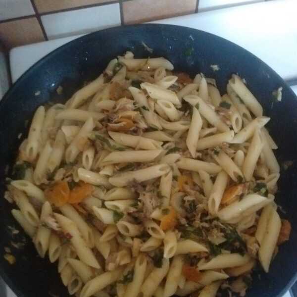 Makaron penne z makrelą wędzoną