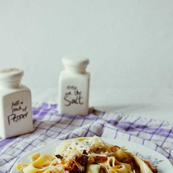 Tagliatelle z pasternakiem i pancettą