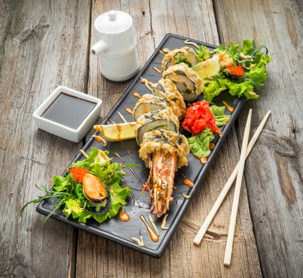 Jak samodzielnie przygotować sushi w tempurze? Podpowiadamy