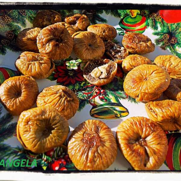 Suszone figi nadziewane (przepis kalabryjski) - Calabrian Stuffed Figs Recipe - Fichi secchi ripieni (calabresi)