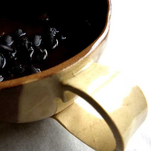 Esencjonalna zupa z czarnej fasoli 