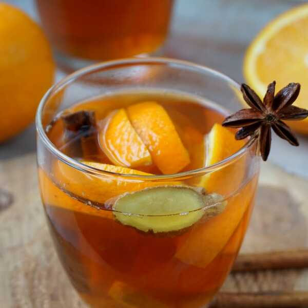 Zimowa herbata z pomarańczą i imbirem
