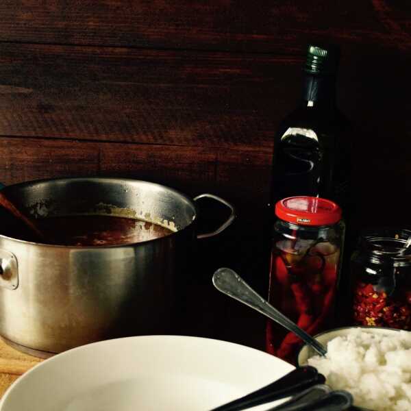 Aromatyczna zupa fasolowa z pomidorami