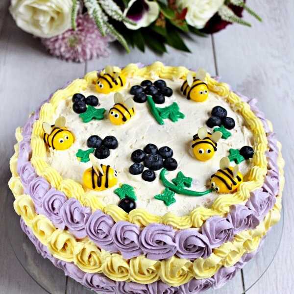 Tort z pszczółkami