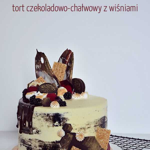 Tort czekoladowo-chałwowy z wiśniami