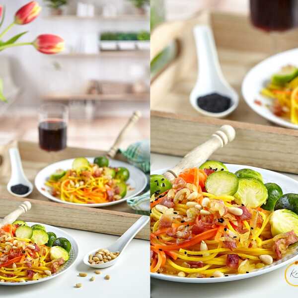 Brukselka z szynką na marchewkowym spaghetti