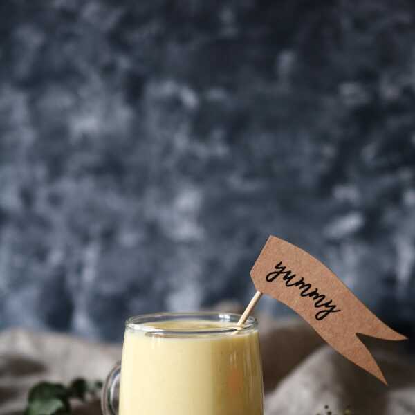 Mango lassi