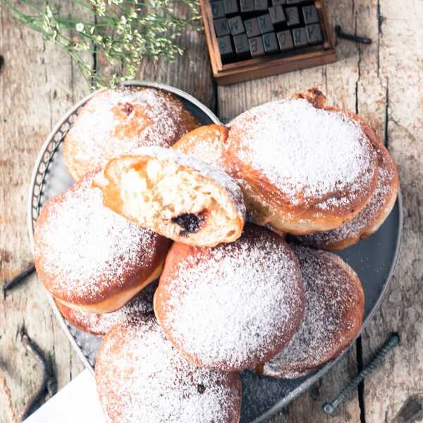 Pączki zwykłe obgotowywane przed smażeniem