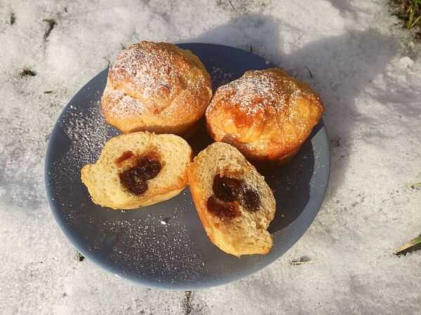 Nadziewane muffinki i racuchy z pączkowego ciasta