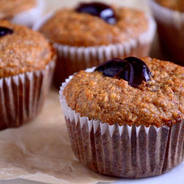 Muffiny bananowe z mielonymi migdałami i syropem klonowym, bez mąki i białego cukru