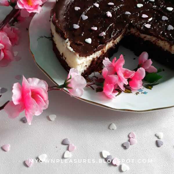 Tort Walentynkowy czekoladowo - kokosowy