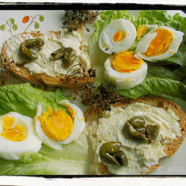 Kanapka jajeczna na ostro - Hot Egg Sandwich Recipe - Panini al uovo sodo piccanti