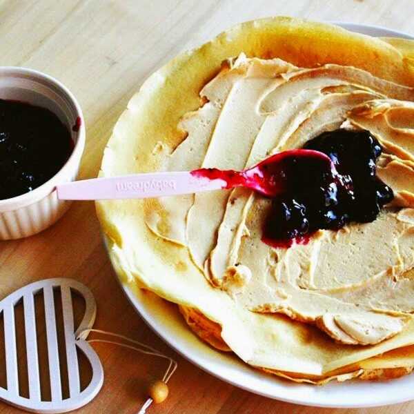 Naleśniki PB&J z kremem z masła orzechowego i dżemem z czarnej porzeczki. Prawdy i mity o amerykańskiej kuchni.