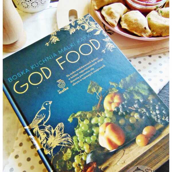 Pieczone pierożki z nadzieniem warzywnym a takze recenzja ksiazki GOD FOOD. 