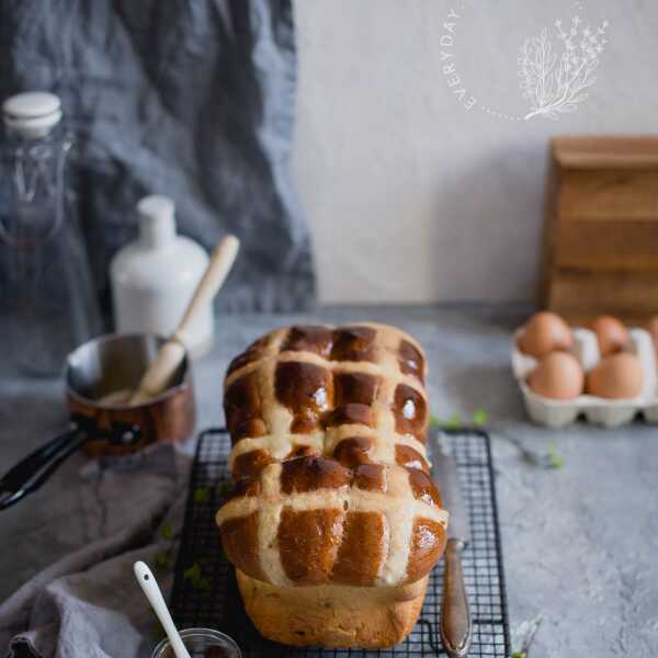 HOT CROSS BUNS.