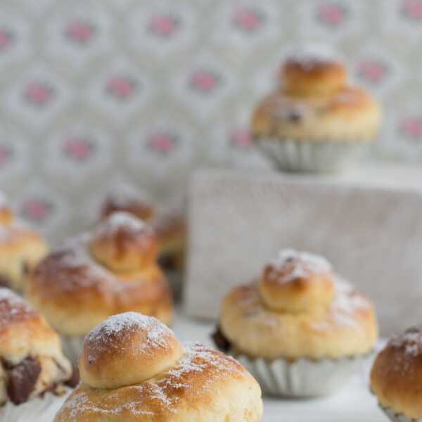 BRIOCHE (BRIOSZKI) Z KAWAŁKAMI CZEKOLADY