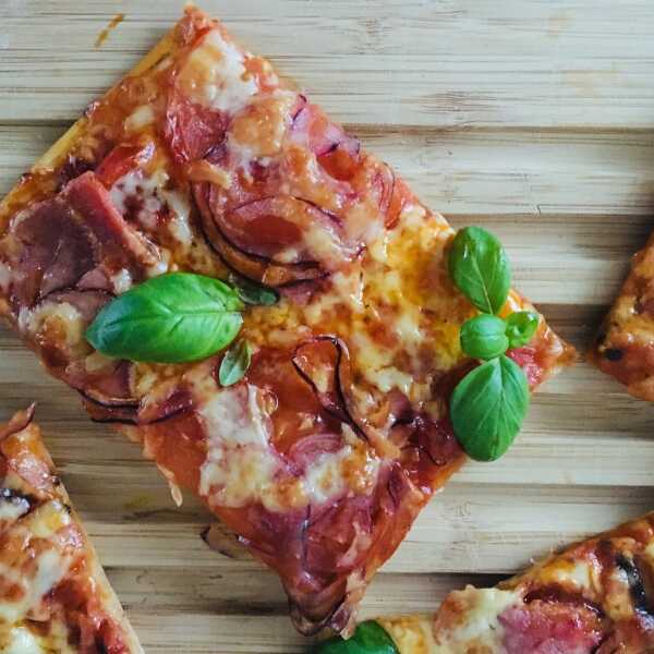 Pizza z szynką