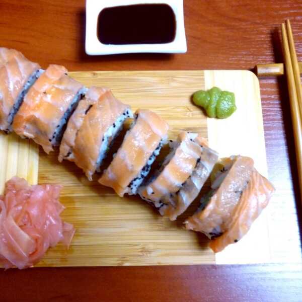 Przepis na sushi - California Roll z łososiem