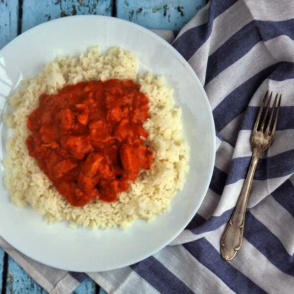 Pomidorowe curry z kurczakiem, mlekiem kokosowym i ryżem