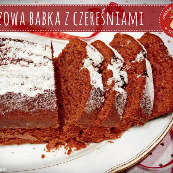 Razowa babka z czereśniami