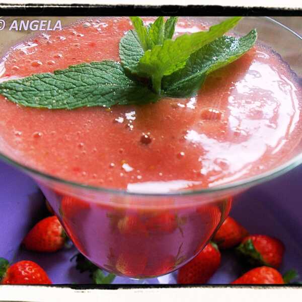 Koktajl truskawkowy z miętą (bez mleka i cukru) - Strawberry And Mint Shake Recipe (sugar and lactose free) - Frullato fresco alle fragole e menta (senza latte e zucchero)