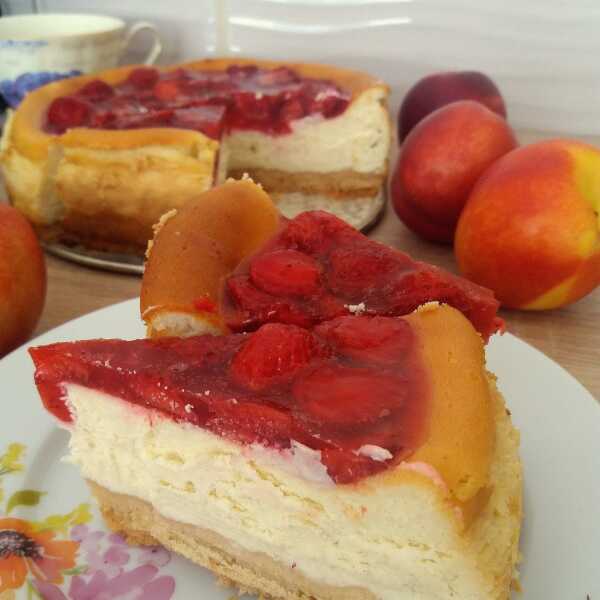 Sernik z truskawkami / Polish Cheesecake with Strawberry Topping