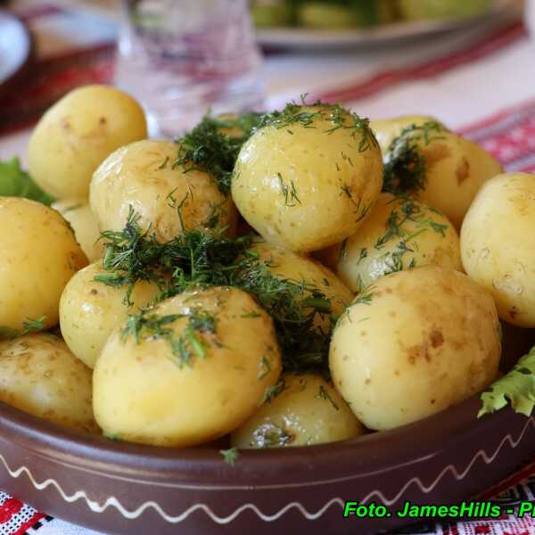 Co zrobić, aby młode ziemniaki mniej czerniały podczas gotowania.