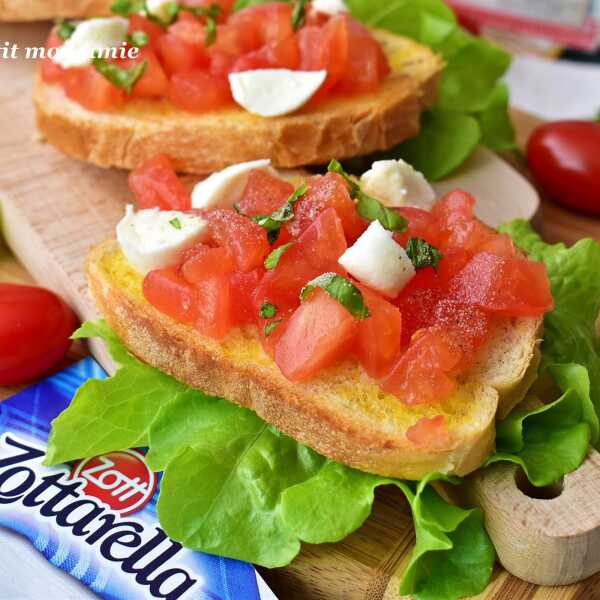 Bruschetta z mini mozzarellą