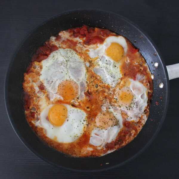 Szakszuka z chorizo i papryką (shakshouka)