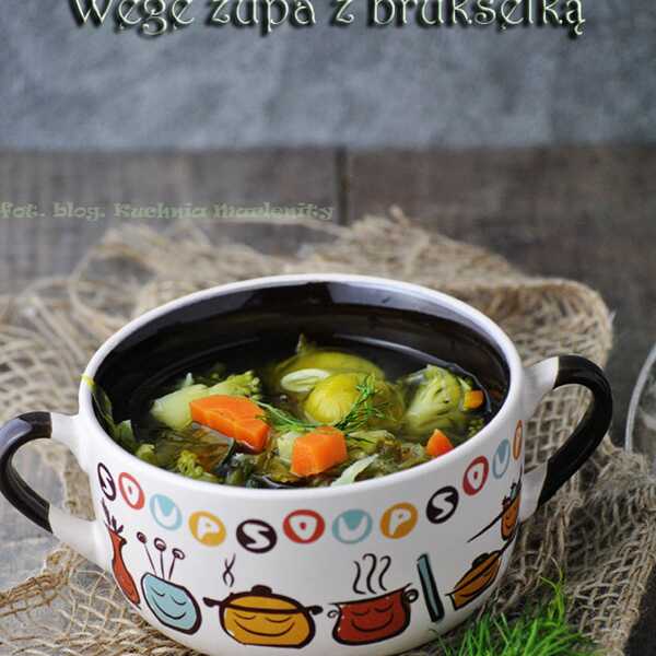 Wegańska zupa z brokułami i brukselką 